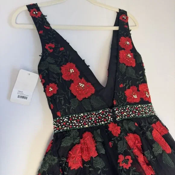 NWT Size 4 Ellie Wilde floral embroidered ball gown crystal belt v neck - Picture 4 of 9